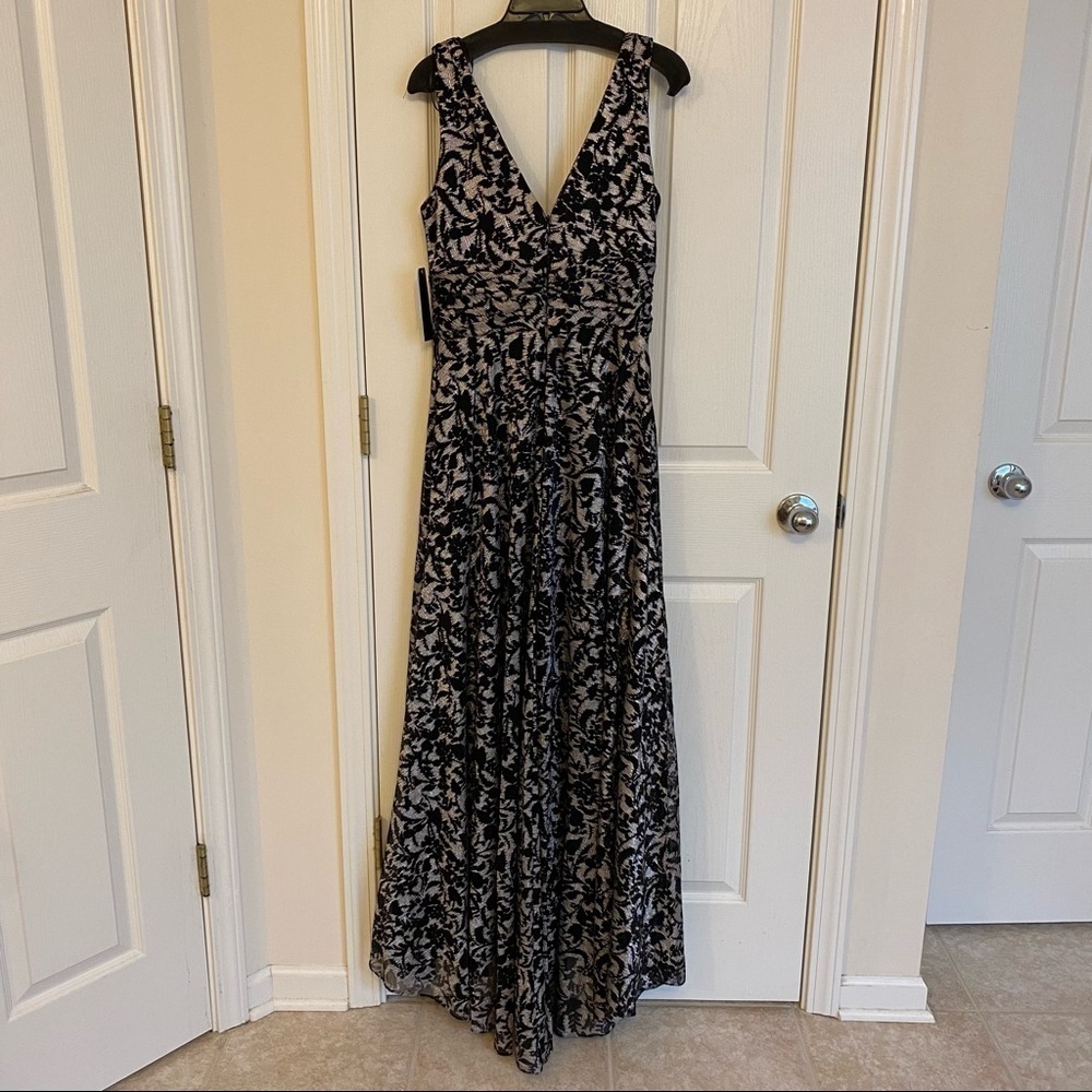 Betsy & Adam Shimmering Floral-Lace V-neck Sleeveless Gown in Black/Gunmetal Sz4 - Picture 7 of 10